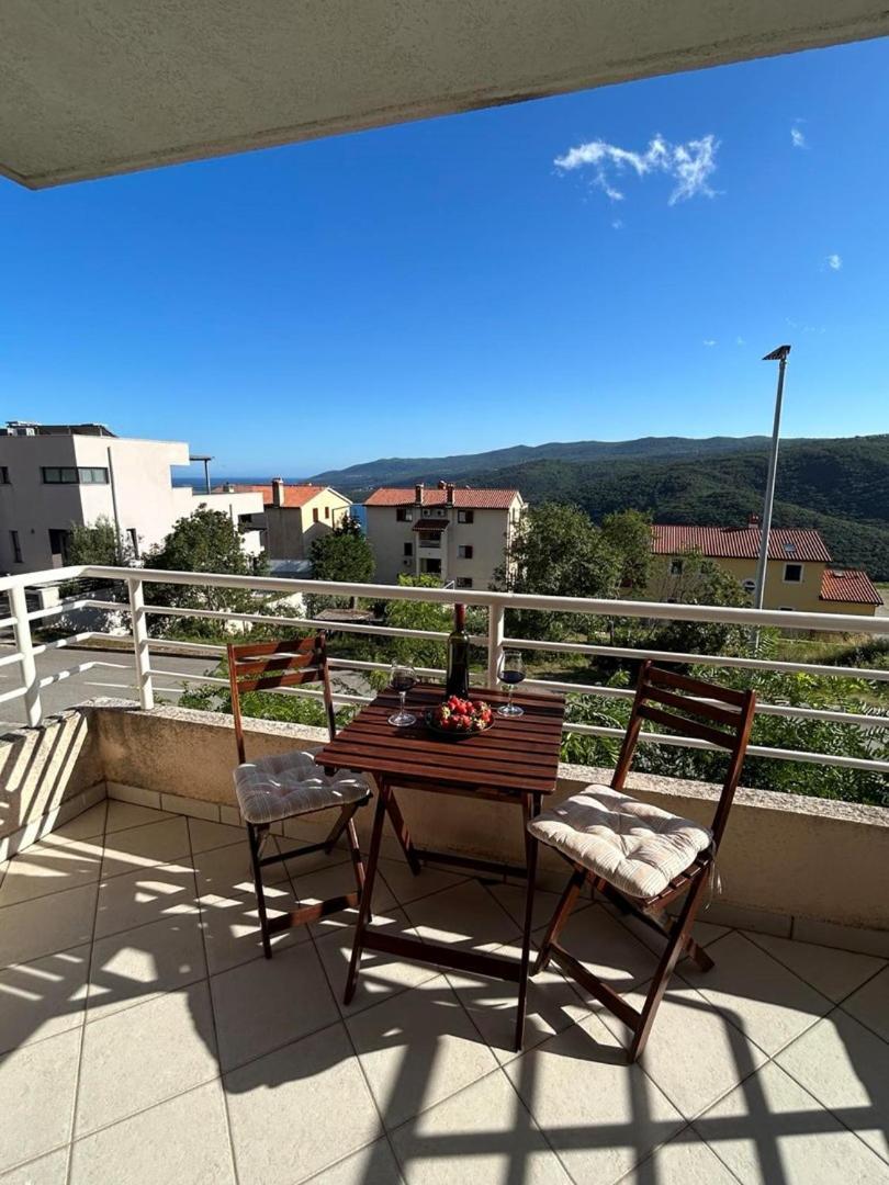 Gorgeous Biserka Apartment Near The Sea Рабац Екстериор снимка